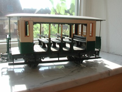 Sommerwagen mit Richtungsklappbänken, Holzaufbau